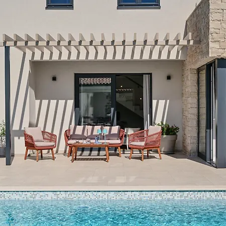 Vonskari Luxury Pool *