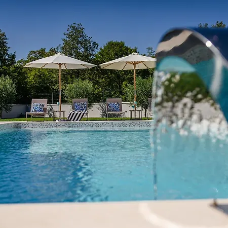 Vilă Deluxe Vonskari With Heated Pool Veglia