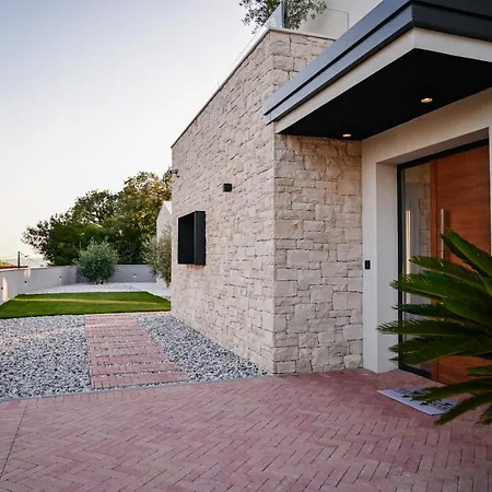 Vila Vonskari Luxury Pool