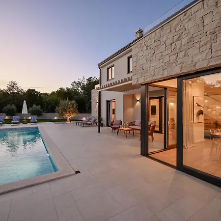 Vonskari Luxury Pool Vila *
