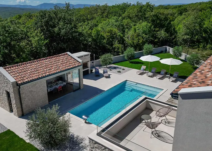 Deluxe Vonskari With Heated Pool Veglia
