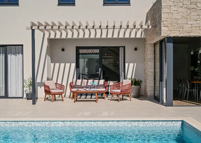 Deluxe Vonskari With Heated Pool *