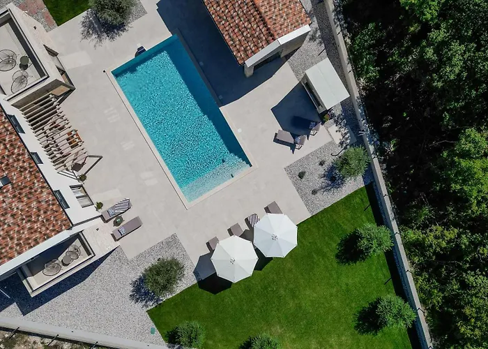 Deluxe Vonskari With Heated Pool *