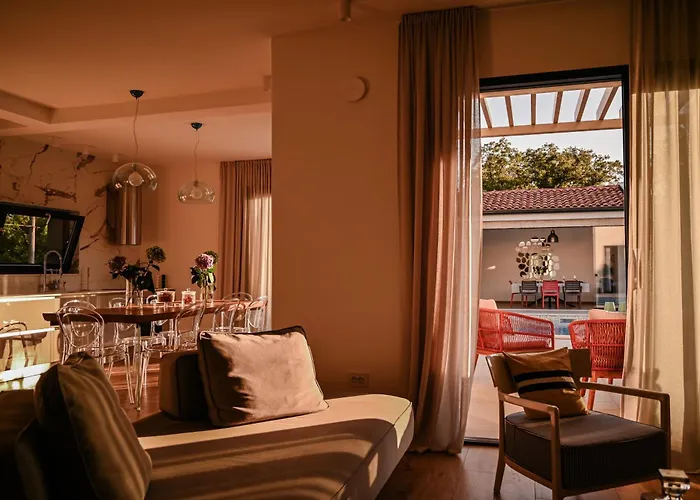 Deluxe Vonskari With Heated Pool * Veglia