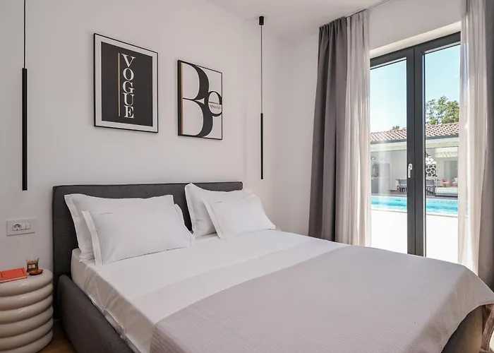 Deluxe Vonskari With Heated Pool *