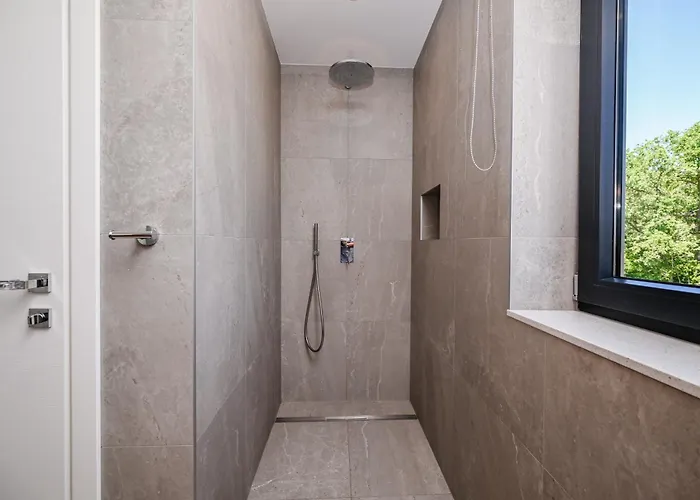 Deluxe Vonskari With Heated Pool Vilă