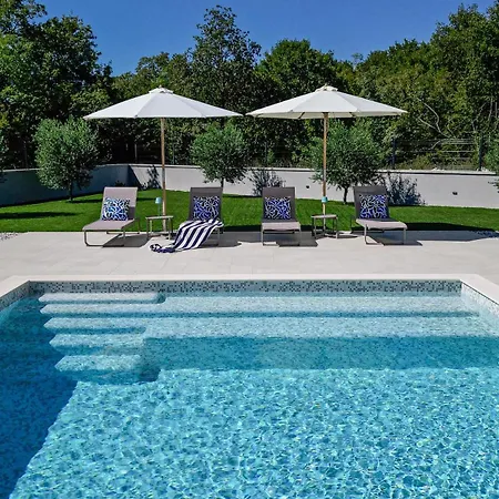 Deluxe Vonskari With Heated Pool&complete Privacy Kras