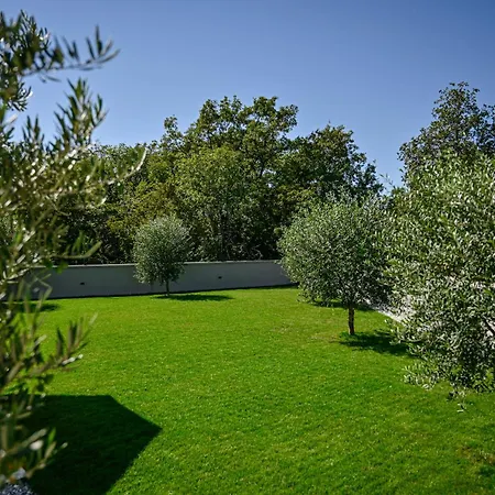 Deluxe Vonskari With Heated Pool&complete Privacy Kras