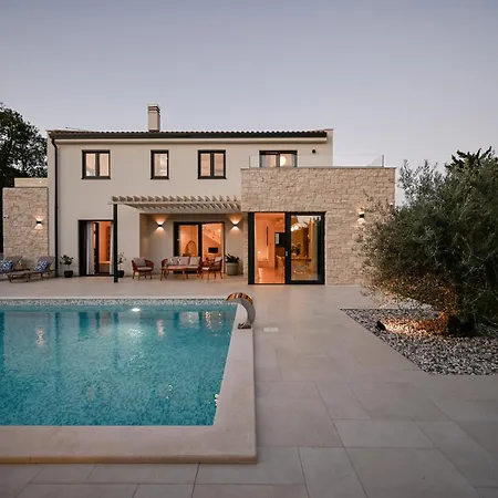 Deluxe Vonskari With Heated Pool And Complete Privacy *