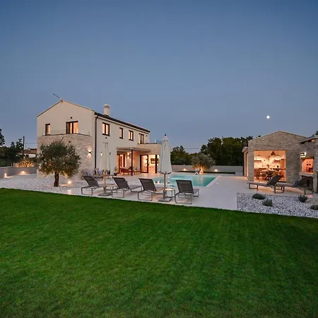 Deluxe Vonskari With Heated Pool&complete Privacy