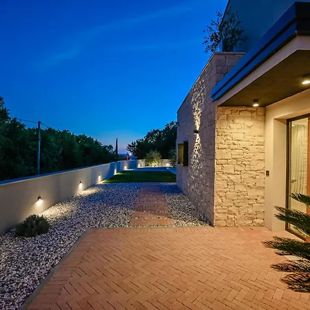 Deluxe Vonskari With Heated Pool And Complete Privacy