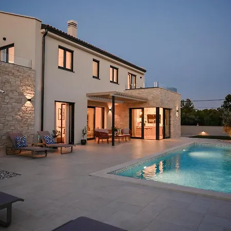 Villa Deluxe Vonskari With Heated Pool&complete Privacy