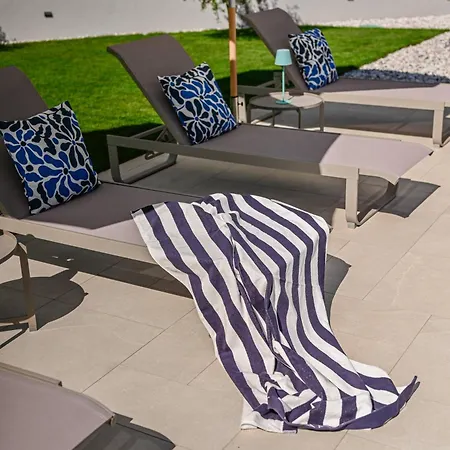 Deluxe Vonskari With Heated Pool&complete Privacy