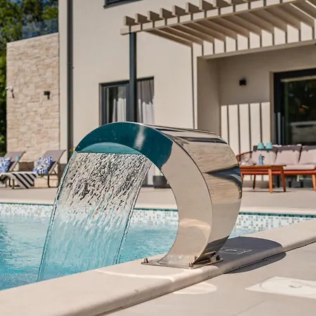 Deluxe Vonskari With Heated Pool&complete Privacy Villa