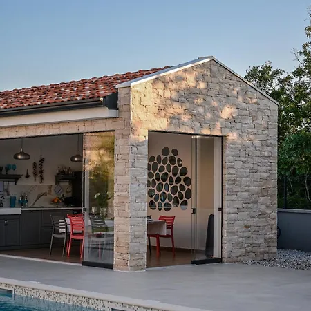 Villa Deluxe Vonskari With Heated Pool&complete Privacy