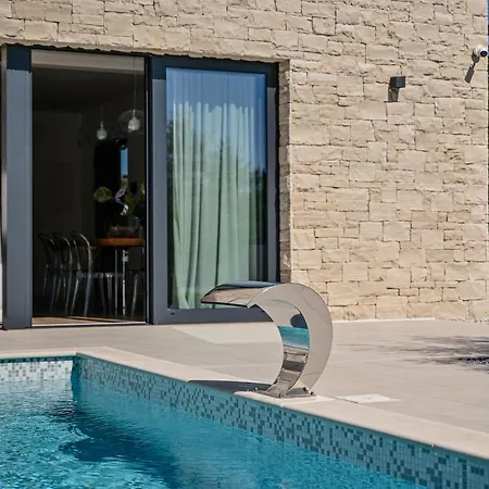 Deluxe Vonskari With Heated Pool&complete Privacy Kras
