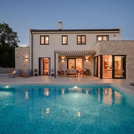 Villa Deluxe Vonskari With Heated Pool&complete Privacy *