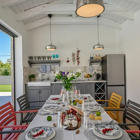 Deluxe Vonskari With Heated Pool&complete Privacy Villa Kras