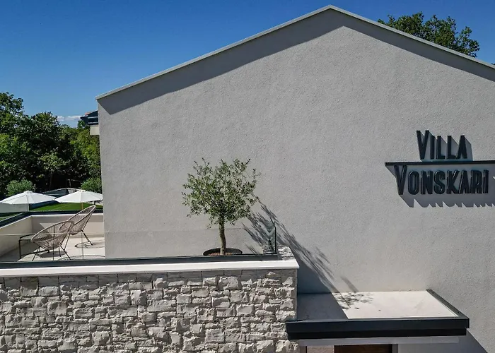 Vila Deluxe Vonskari With Heated Pool *